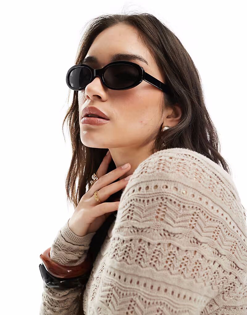 Овальные солнцезащитные очки Monki черного цвета
Овальные солнцезащитные очки Monki черного цвета