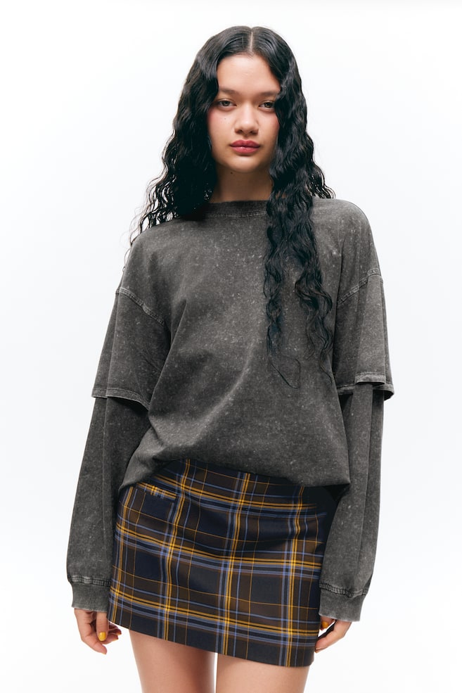 Футболка оверсайз с длинными рукавами, двухслойная Monki, черный
Футболка оверсайз с длинными рукавами, двухслойная Monki, черный