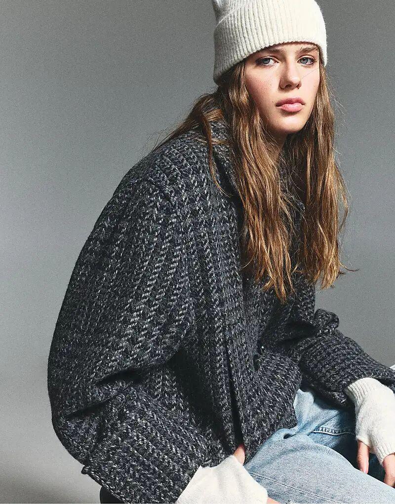 Вязаная шапочка Pull&Bear бежевого цвета
Вязаная шапочка Pull&Bear бежевого цвета