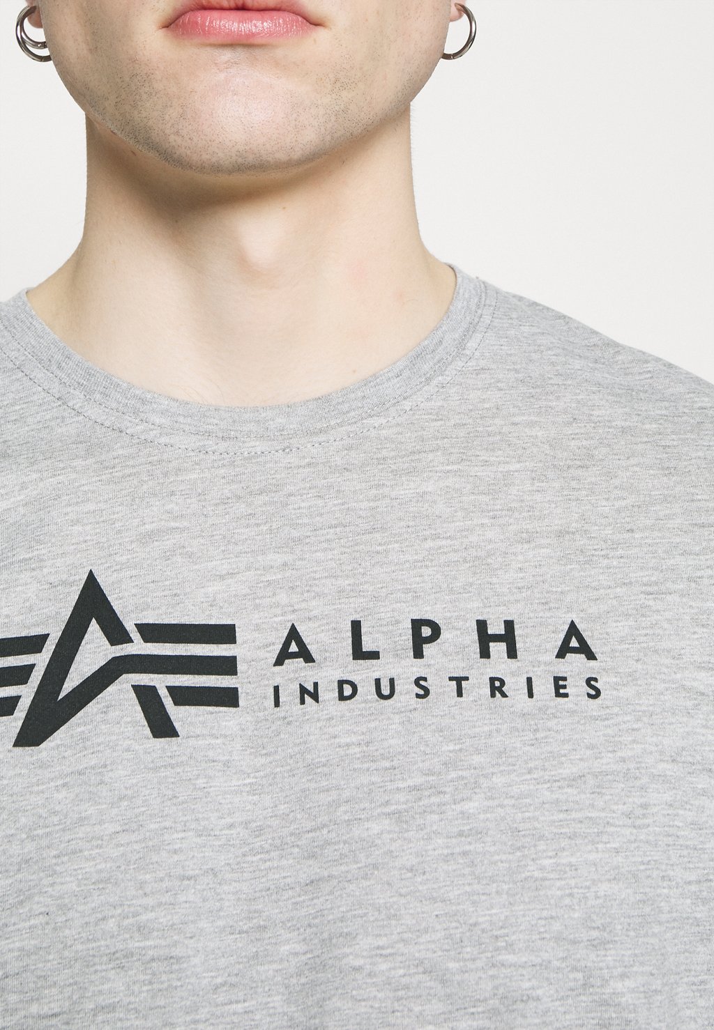 Футболка с принтом LABEL 2 PACK Alpha Industries, серый
Футболка с принтом LABEL 2 PACK Alpha Industries, серый