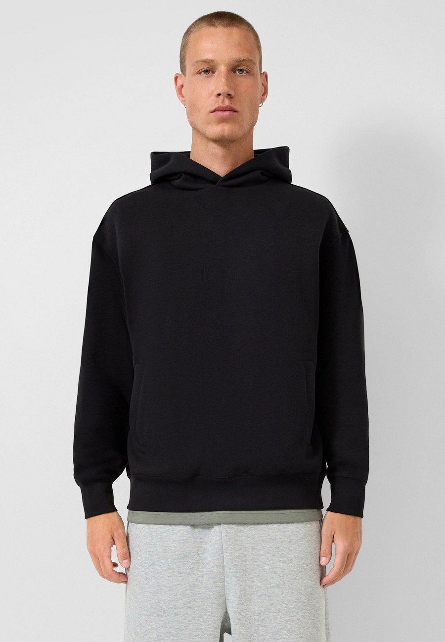 Худи QS IM LOOSE FIT MIT LOGO-STICKEREI, Schwarz/Black
Худи QS IM LOOSE FIT MIT LOGO-STICKEREI, Schwarz/Black