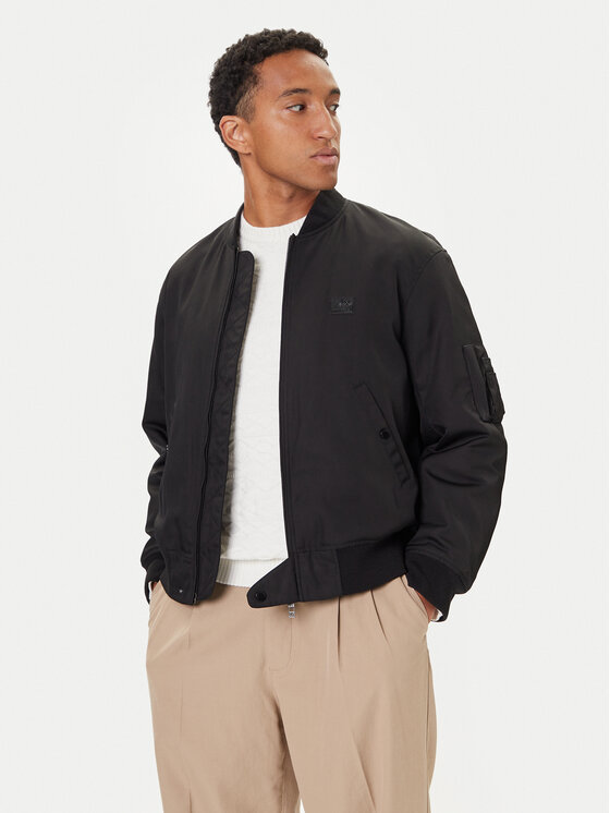 Куртка-бомбер regular fit XM001137 AF16672 UC001 Armani Exchange, черный
Куртка-бомбер regular fit XM001137 AF16672 UC001 Armani Exchange, черный