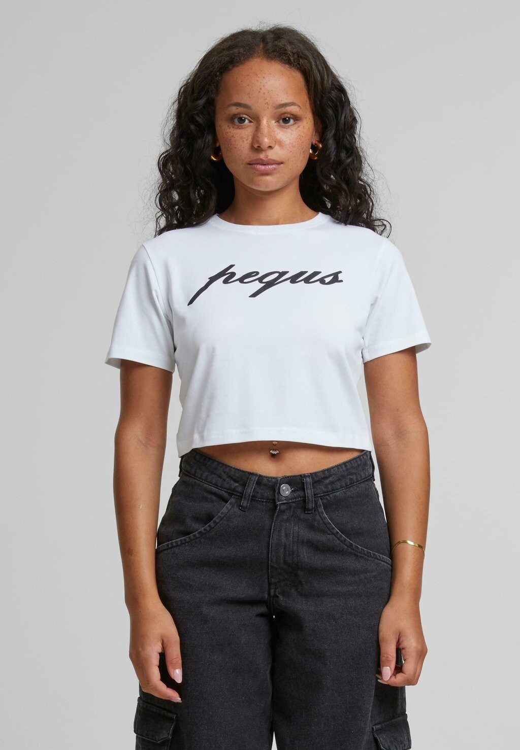 Футболка с принтом LOGO PEQUS, белый
Футболка с принтом LOGO PEQUS, белый