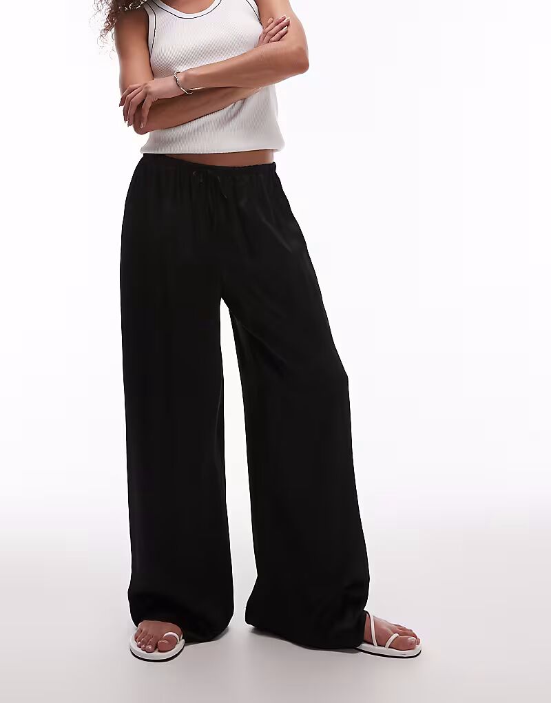 Широкие брюки Topshop из атласа с завязкой на талии черного цвета
Широкие брюки Topshop из атласа с завязкой на талии черного цвета