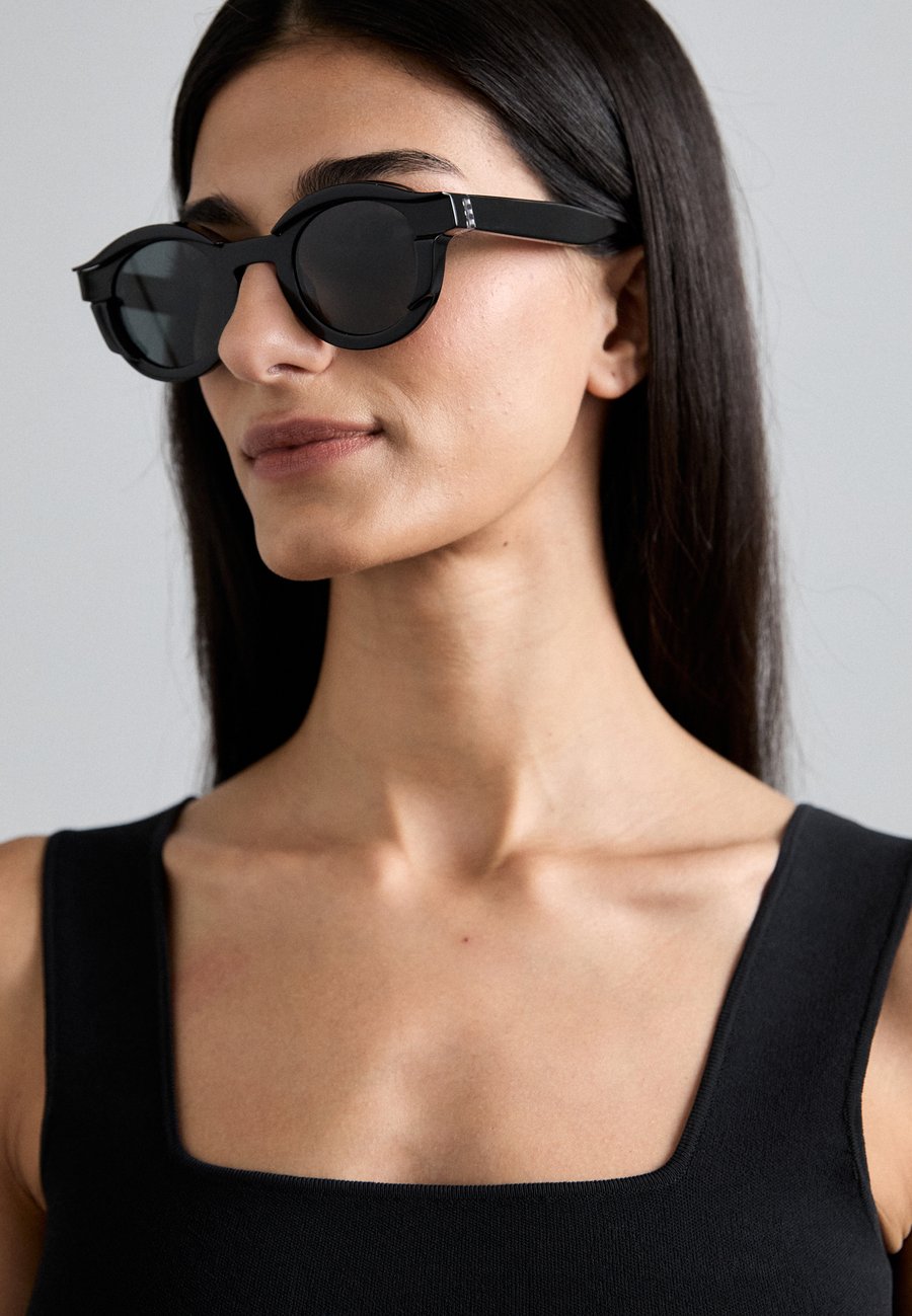 Солнцезащитные очки Thierry Lasry SLIPPERY, Black
Солнцезащитные очки Thierry Lasry SLIPPERY, Black