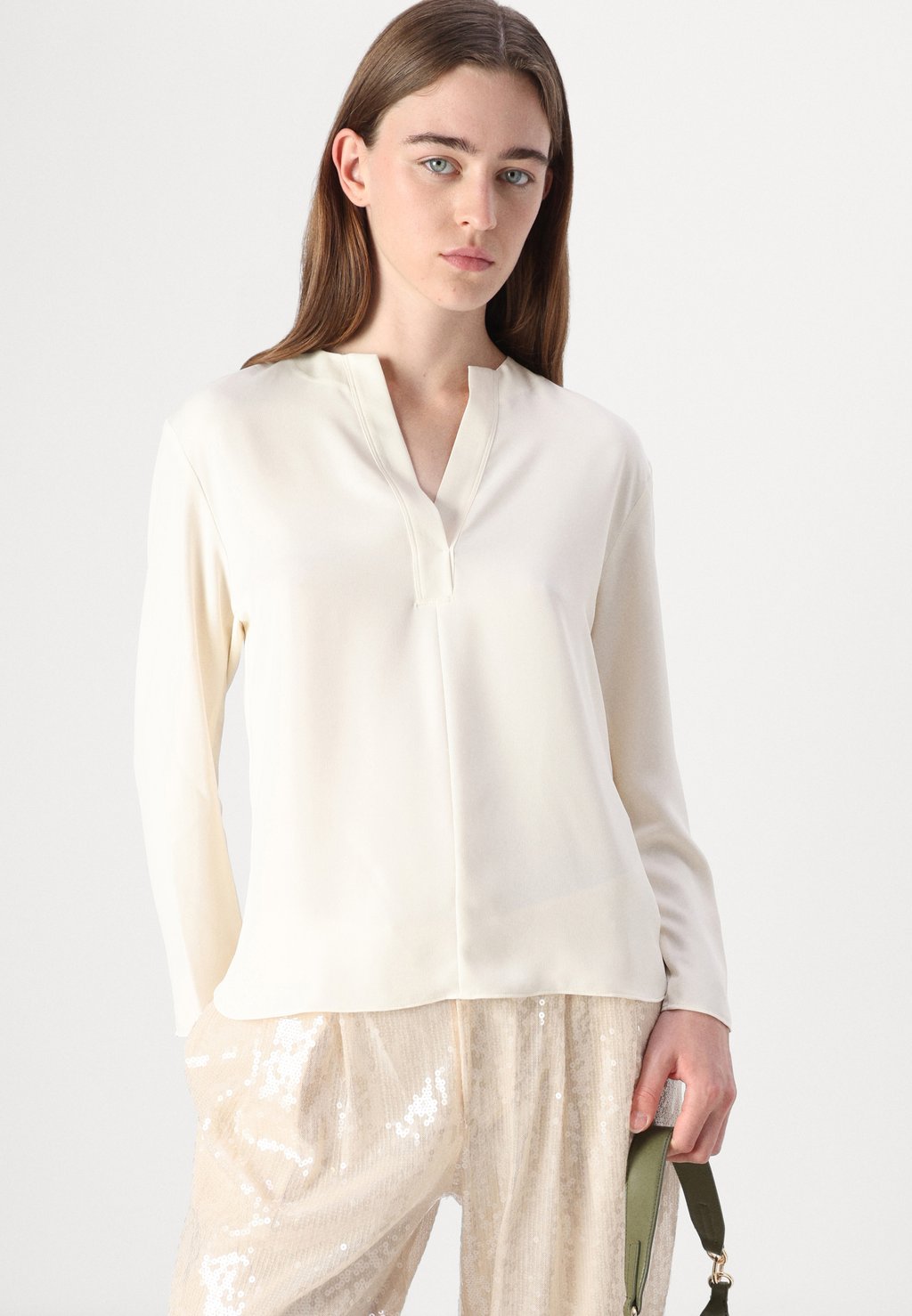 Блуза V NECK Calvin Klein, молочный
Блуза V NECK Calvin Klein, молочный