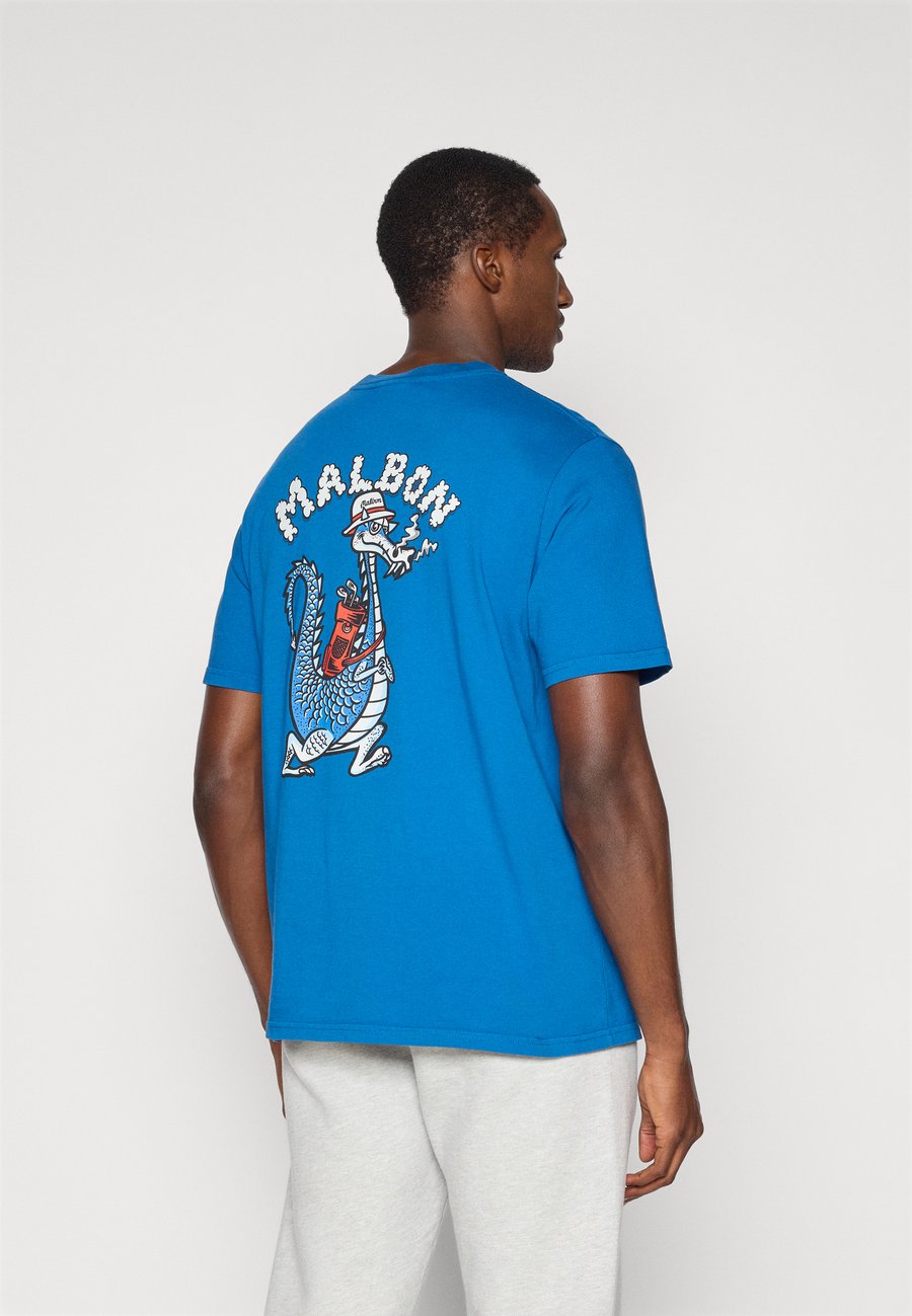 Футболка Malbon BERMUDA DRAGON TEE, Blue, Синий, Футболка Malbon BERMUDA DRAGON TEE, Blue
Футболка Malbon BERMUDA DRAGON TEE, Blue, Синий, Футболка Malbon BERMUDA DRAGON TEE, Blue