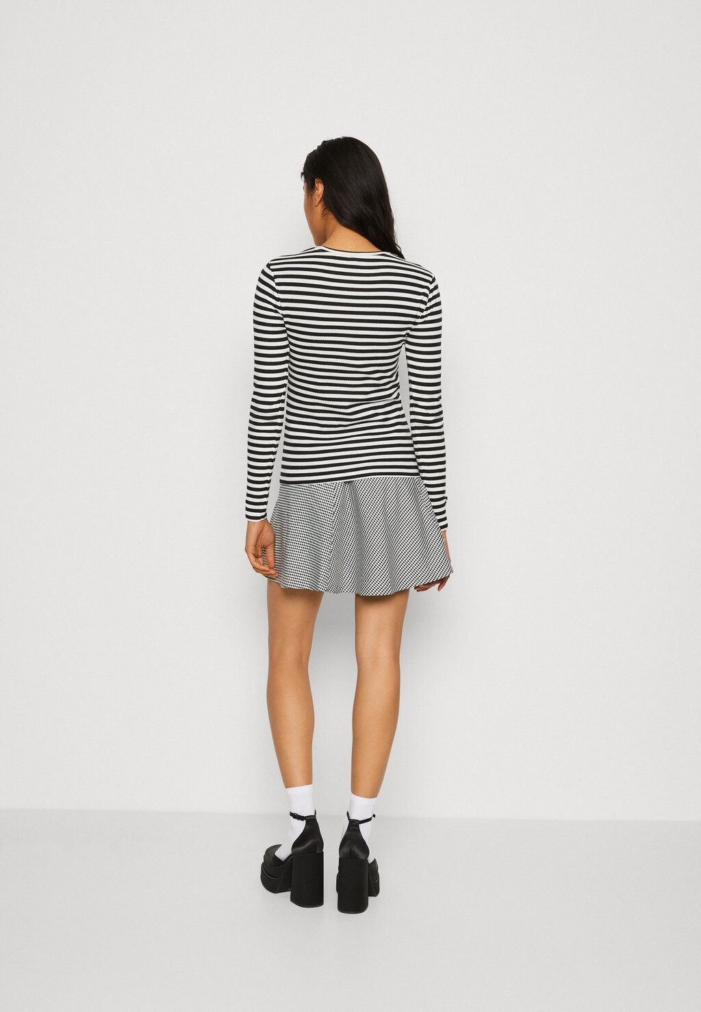 Топ с длинными рукавами Pcruka Noos Pieces, Cloud Dancer/черный
Топ с длинными рукавами Pcruka Noos Pieces, Cloud Dancer/черный