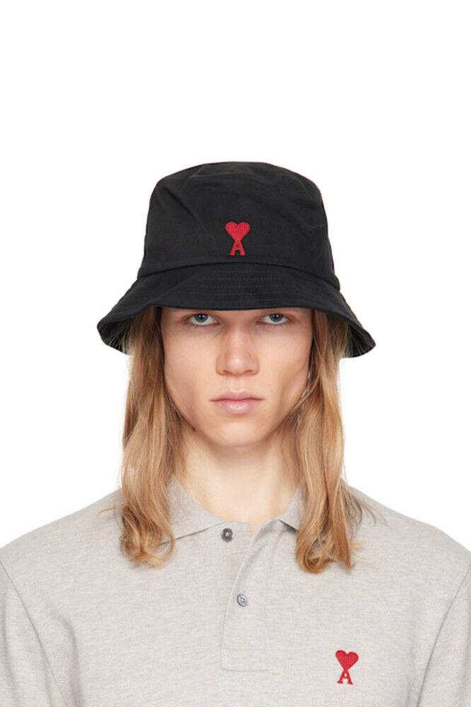 Черная панама с вышивкой Ami de Coeur AMI Paris
Черная панама с вышивкой Ami de Coeur AMI Paris