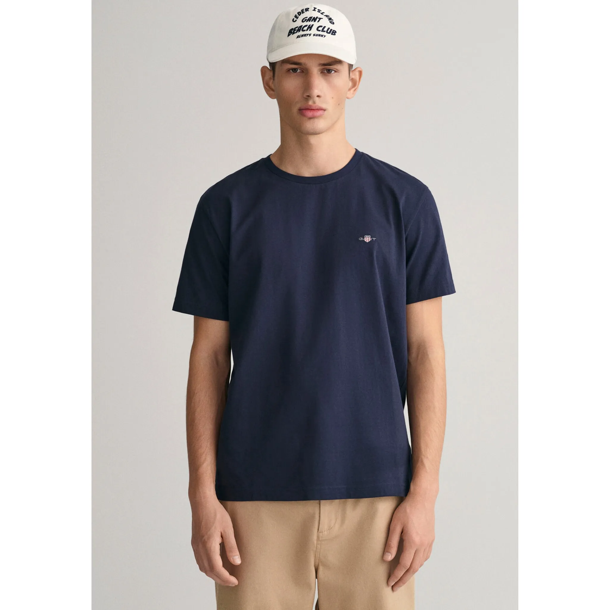 Футболка Gant "REG SHIELD SS T-SHIRT", с вышитым логотипом на груди, синий 
Футболка Gant "REG SHIELD SS T-SHIRT", с вышитым логотипом на груди, синий