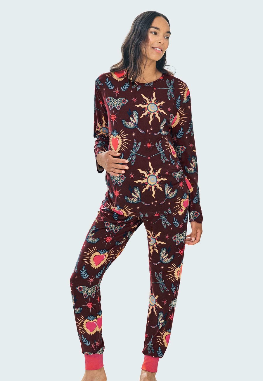 Пижамный комплект Chelsea Peers ENCHANTED GLADE PRINT SET, Bordeaux
Пижамный комплект Chelsea Peers ENCHANTED GLADE PRINT SET, Bordeaux