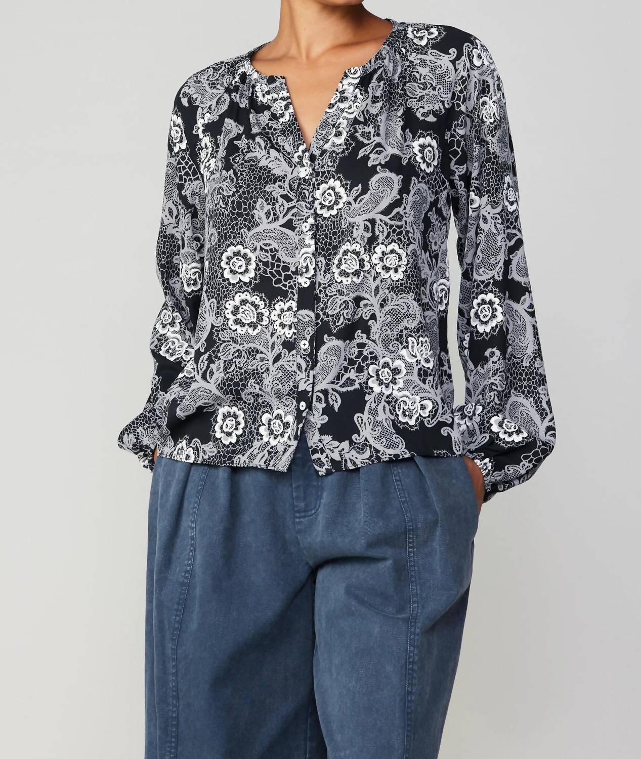 Цветочный монохромный топ с монохромным цветочным принтом current air, цвет mono floral 
Цветочный монохромный топ с монохромным цветочным принтом current air, цвет mono floral