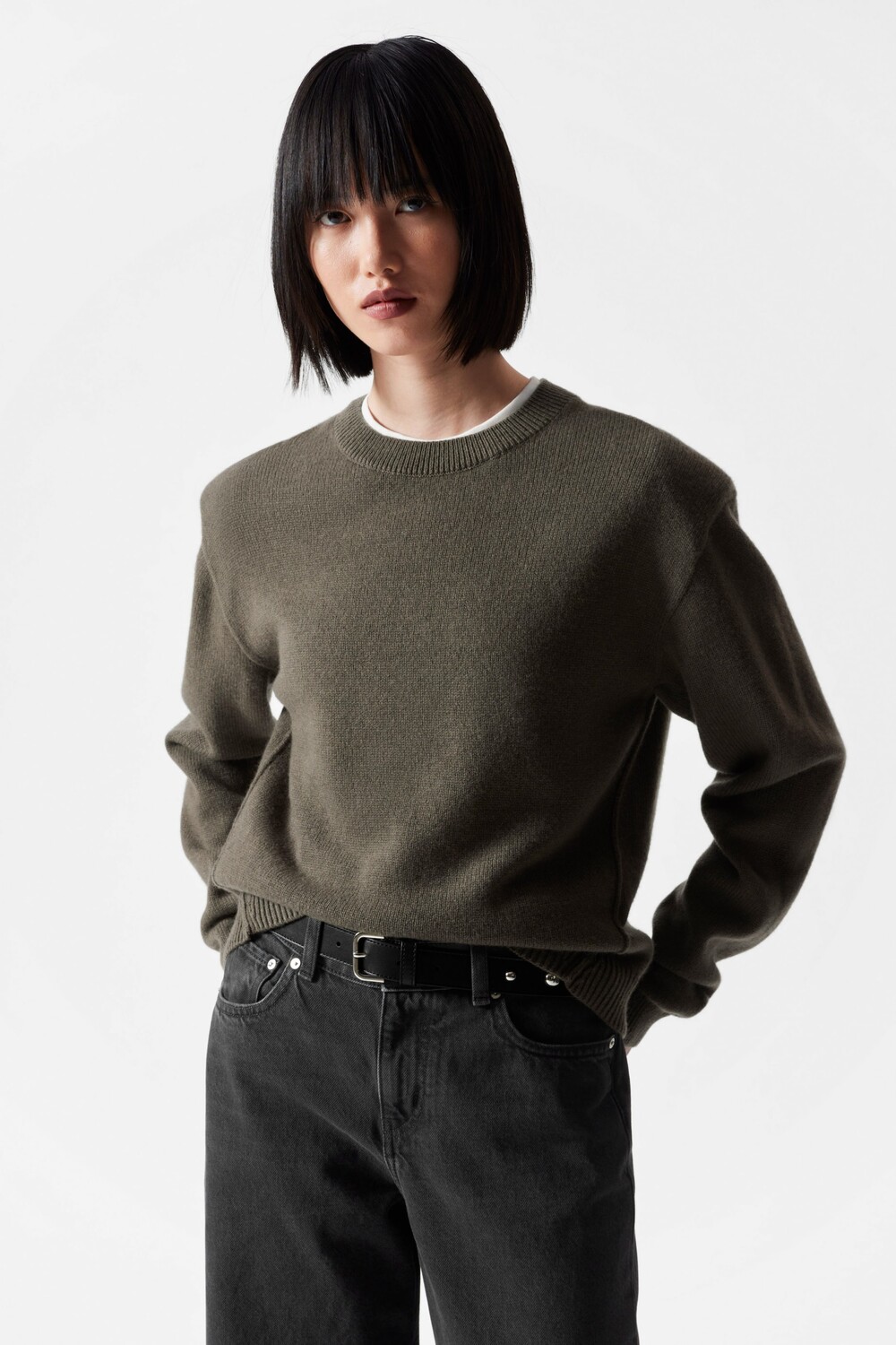 Свитер из мериносовой шерсти с подплечниками & Other Stories, хаки
Свитер из мериносовой шерсти с подплечниками & Other Stories, хаки