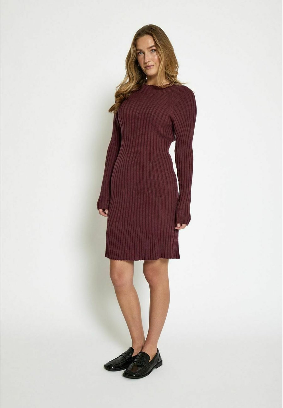 Платье PEPPERCORN ANNA OVER KNEE, Tawny Port/Bordeaux
Платье PEPPERCORN ANNA OVER KNEE, Tawny Port/Bordeaux