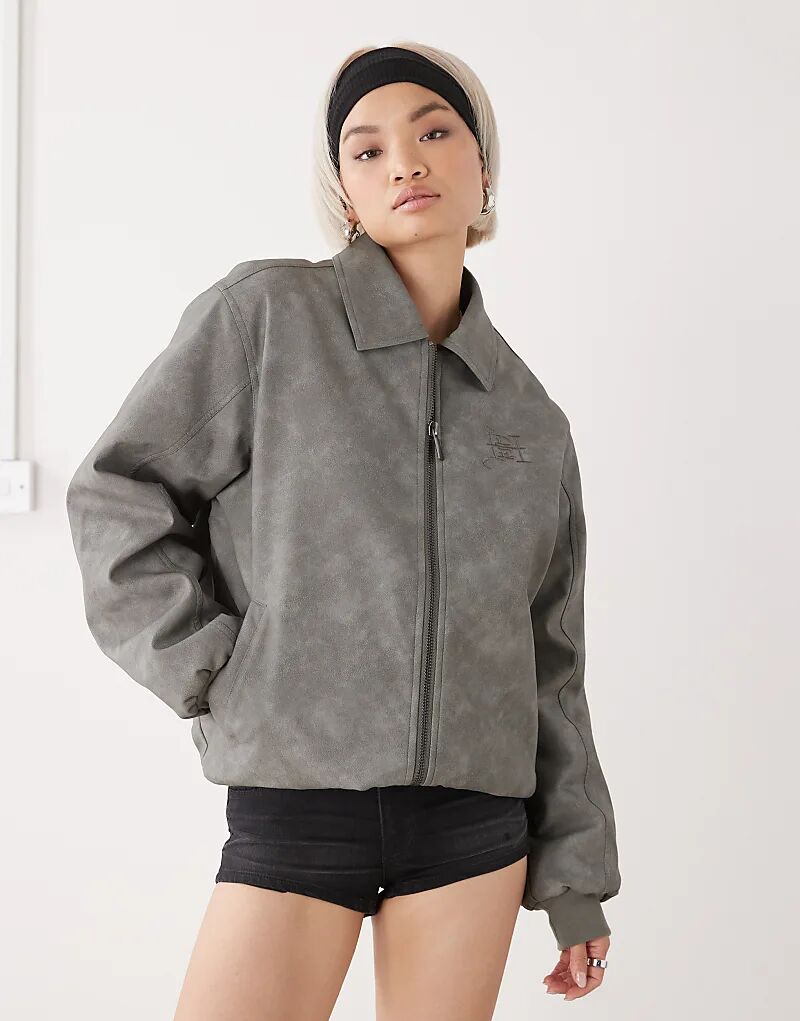 Куртка Ed Hardy из искусственной кожи с тиснением в виде кобры серого цвета
Куртка Ed Hardy из искусственной кожи с тиснением в виде кобры серого цвета