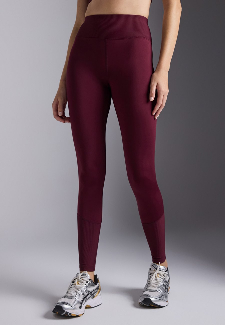 Леггинсы Even&Odd active QUICK DRY FULL LENGTH HIGH RISE LEGGING, Bordeaux
Леггинсы Even&Odd active QUICK DRY FULL LENGTH HIGH RISE LEGGING, Bordeaux