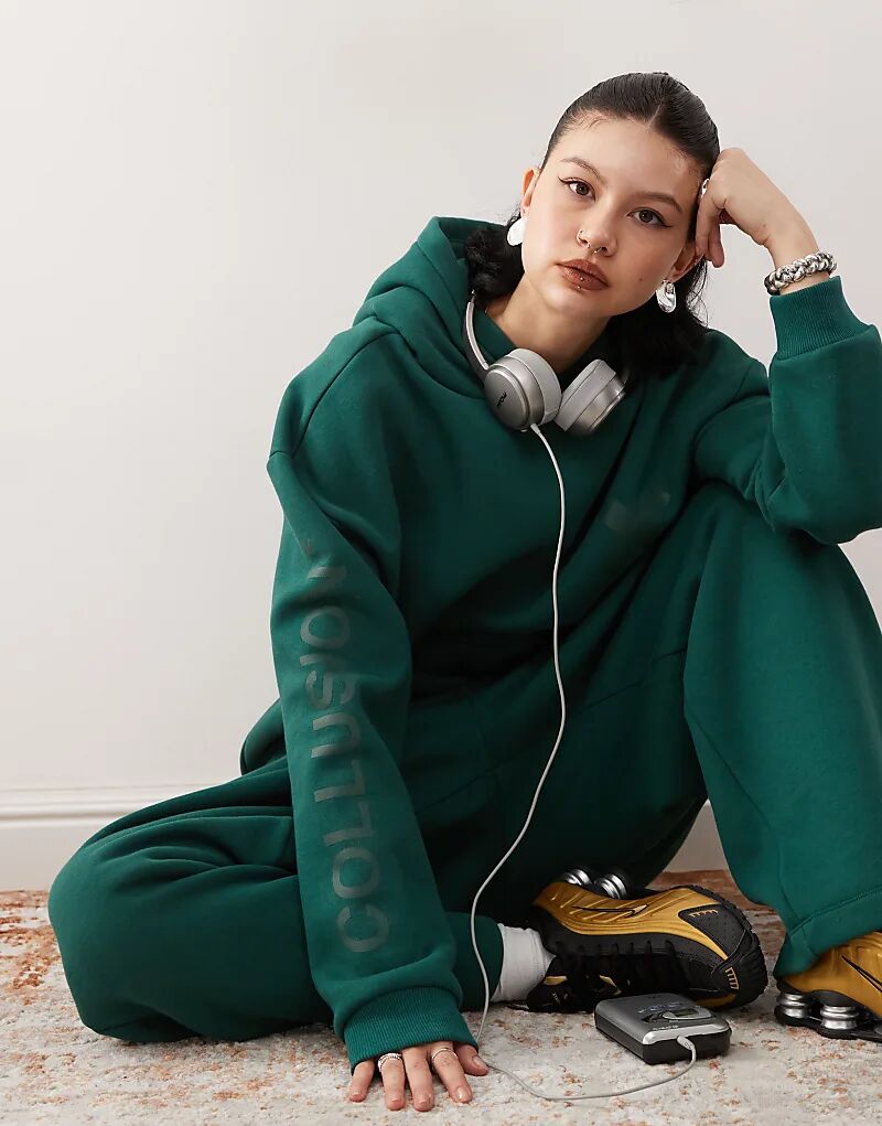 Толстовка с капюшоном COLLUSION зеленого цвета с логотипом
Толстовка с капюшоном COLLUSION зеленого цвета с логотипом