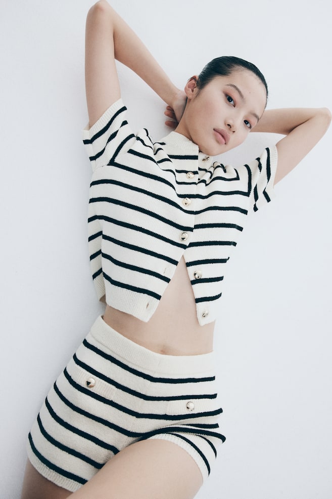 Трикотажные мини-шорты H&M, мультиколор
Трикотажные мини-шорты H&M, мультиколор