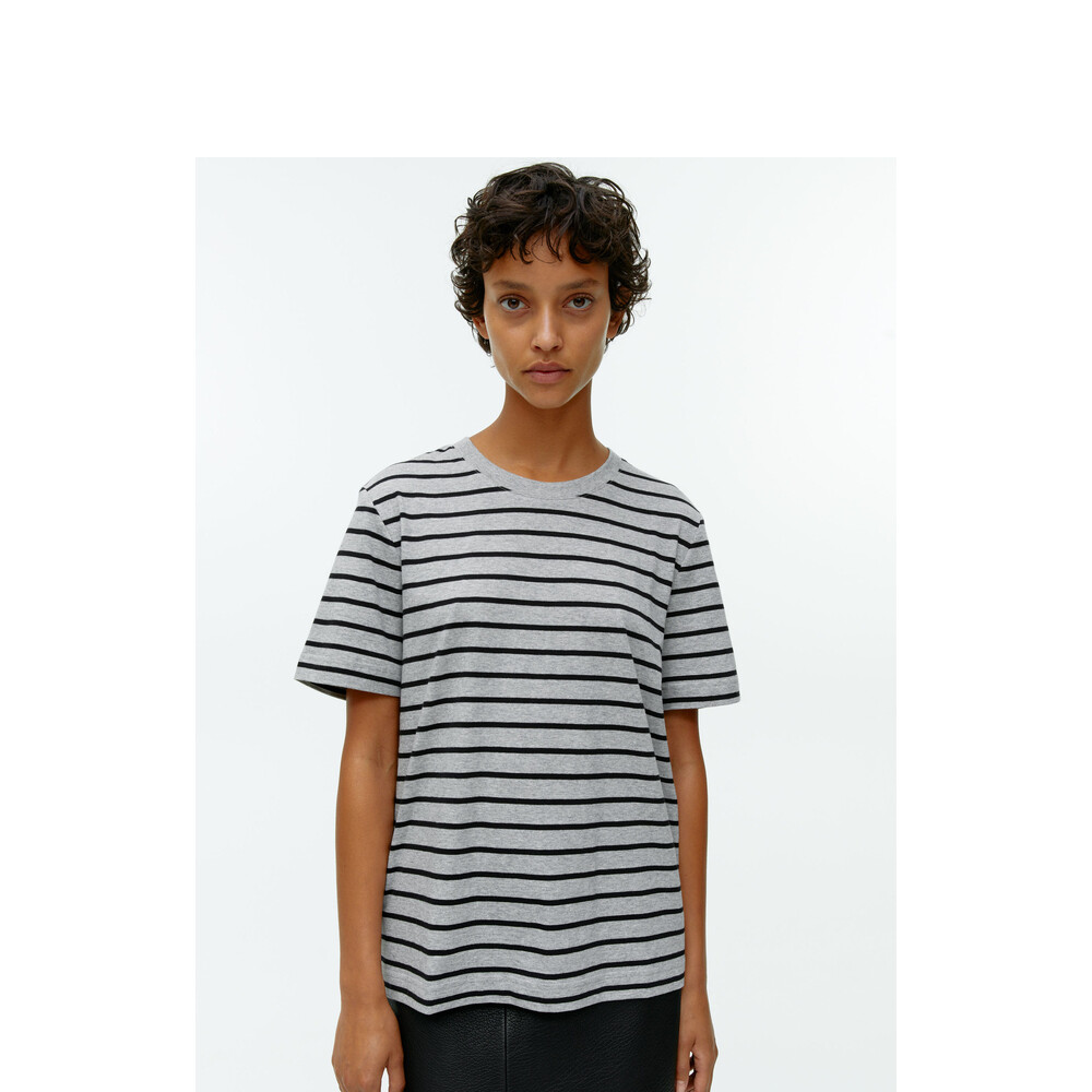 Футболка женская Arket с круглым вырезом, серый / черный
Футболка женская Arket с круглым вырезом, серый / черный