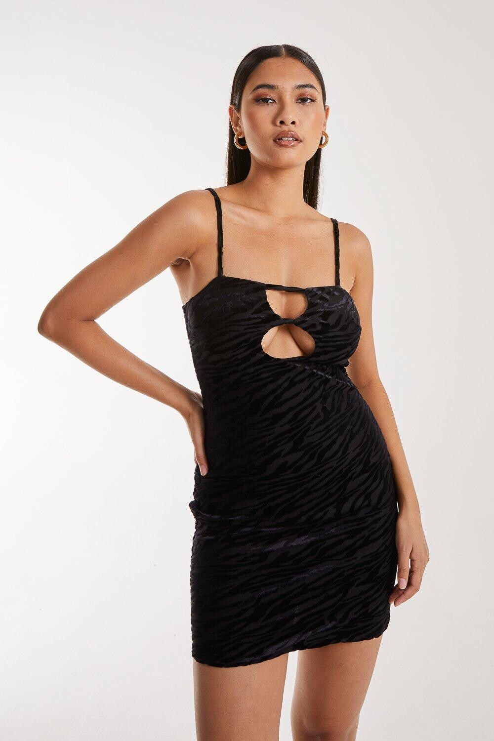 Бархатное мини-платье с зеброй Pink Vanilla, черный
Бархатное мини-платье с зеброй Pink Vanilla, черный