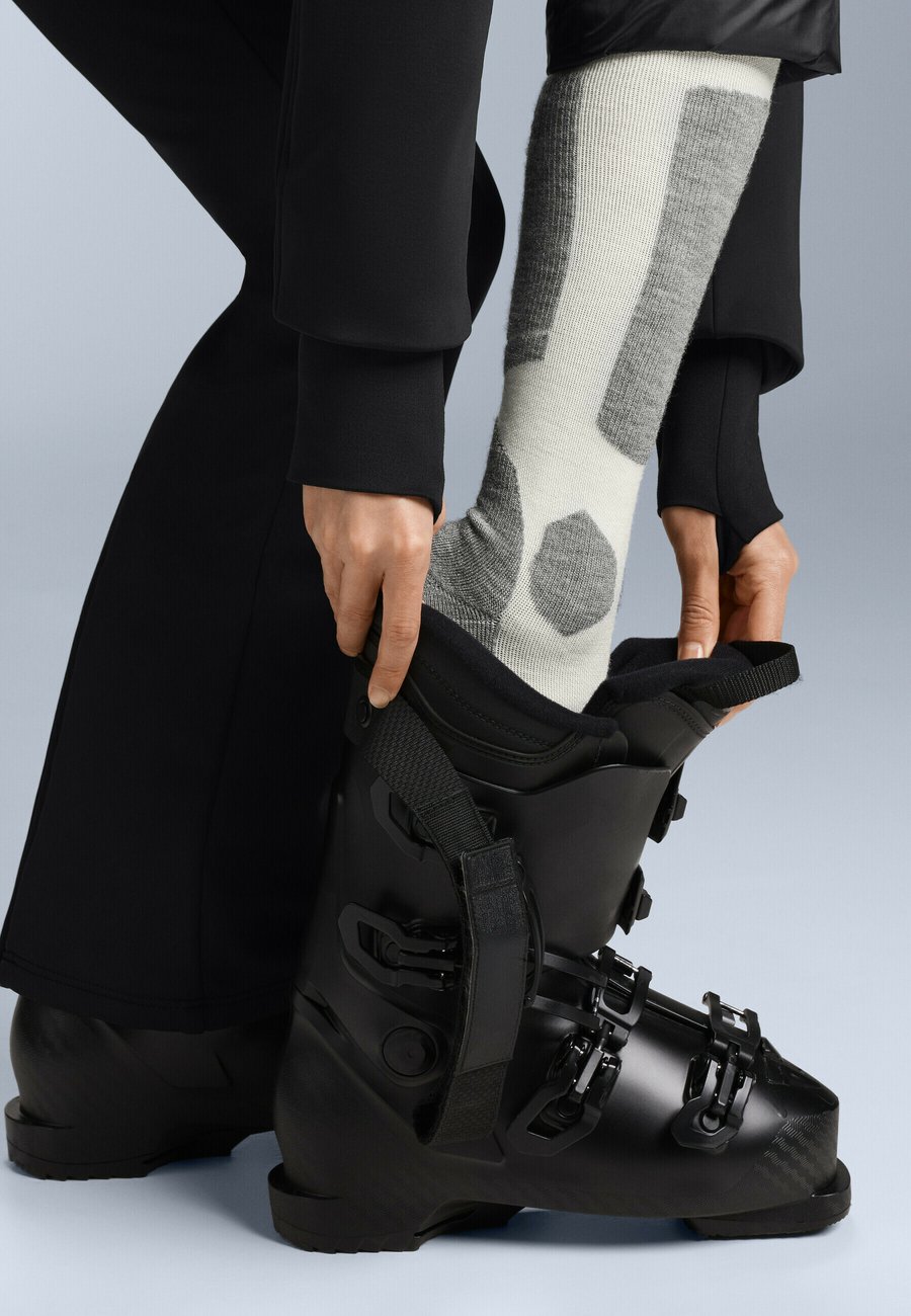 Носки OYSHO WOOLMARK WOOL BLEND LONG SKI, White
Носки OYSHO WOOLMARK WOOL BLEND LONG SKI, White