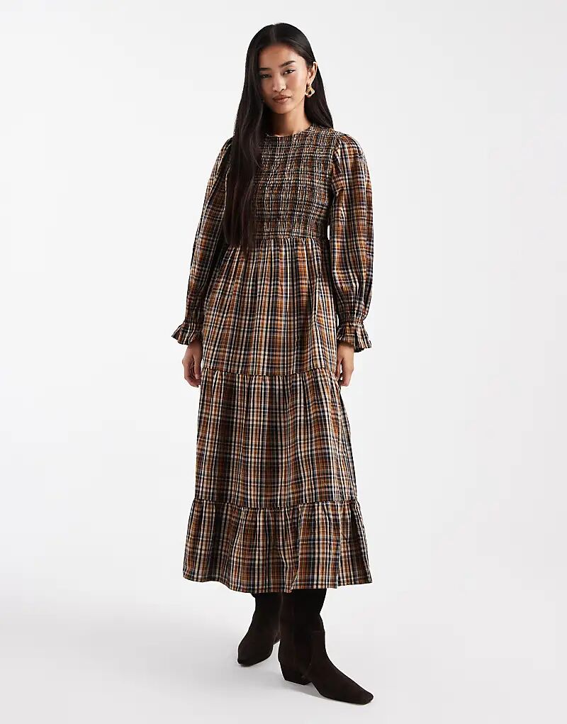 Платье-халат мидакси с клетчатым принтом и сборками от Wednesday's Girl бежевого цвета
Платье-халат мидакси с клетчатым принтом и сборками от Wednesday's Girl бежевого цвета