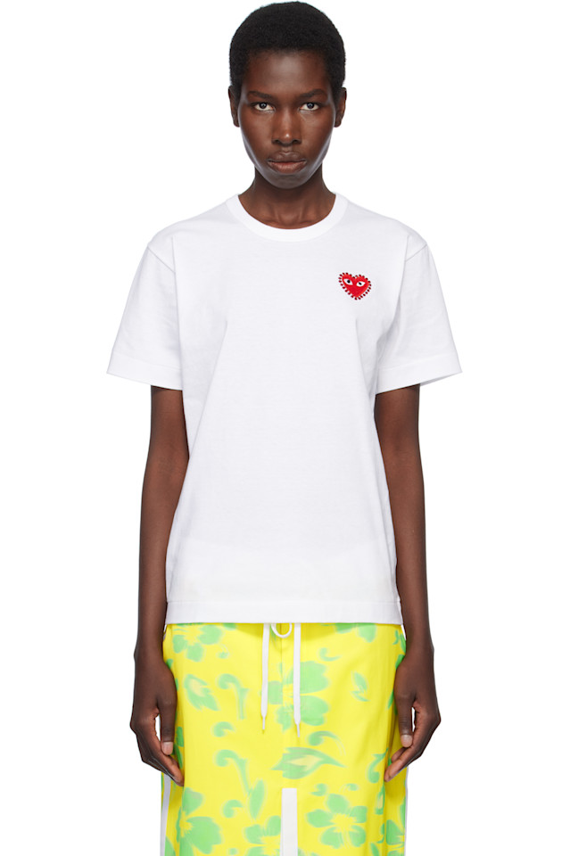 Футболка с красным сердцем из стразов Comme Des Garçons Play, белый 
Футболка с красным сердцем из стразов Comme Des Garçons Play, белый