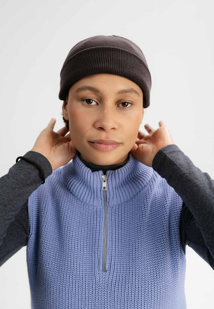 Шапка MELA UNISEX, Dunkelbraun/Dark Brown
Шапка MELA UNISEX, Dunkelbraun/Dark Brown