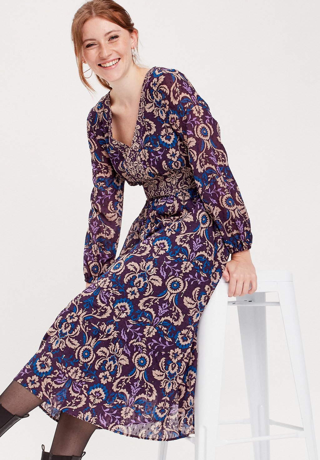 Повседневное платье IN TRAPEZFORM MIT V-AUSSCHNITT Cache Cache, бордовый
Повседневное платье IN TRAPEZFORM MIT V-AUSSCHNITT Cache Cache, бордовый