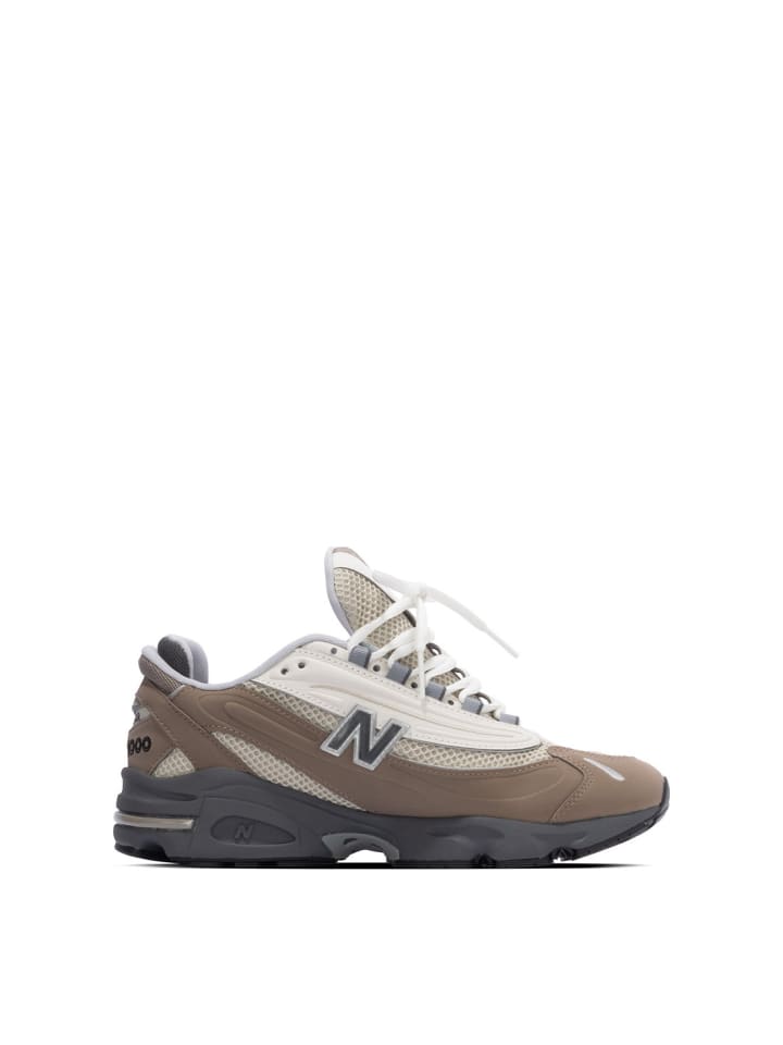 Кроссовки бежевого цвета New Balance
Кроссовки бежевого цвета New Balance