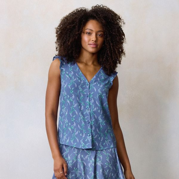 Женский топ с V-образным вырезом и рюшами на плечах Lc Lauren Conrad, цвет blue willa wisteria
Женский топ с V-образным вырезом и рюшами на плечах Lc Lauren Conrad, цвет blue willa wisteria