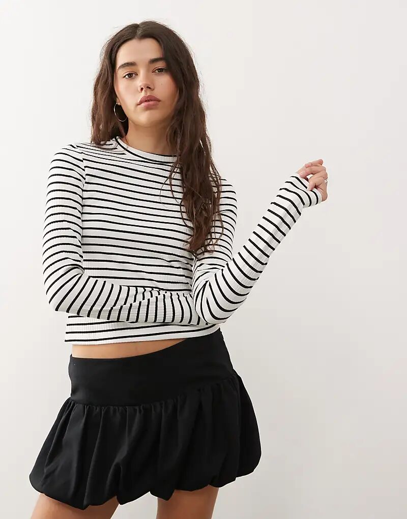 Футболка COLLUSION с длинными рукавами в однотонную полоску 
Футболка COLLUSION с длинными рукавами в однотонную полоску