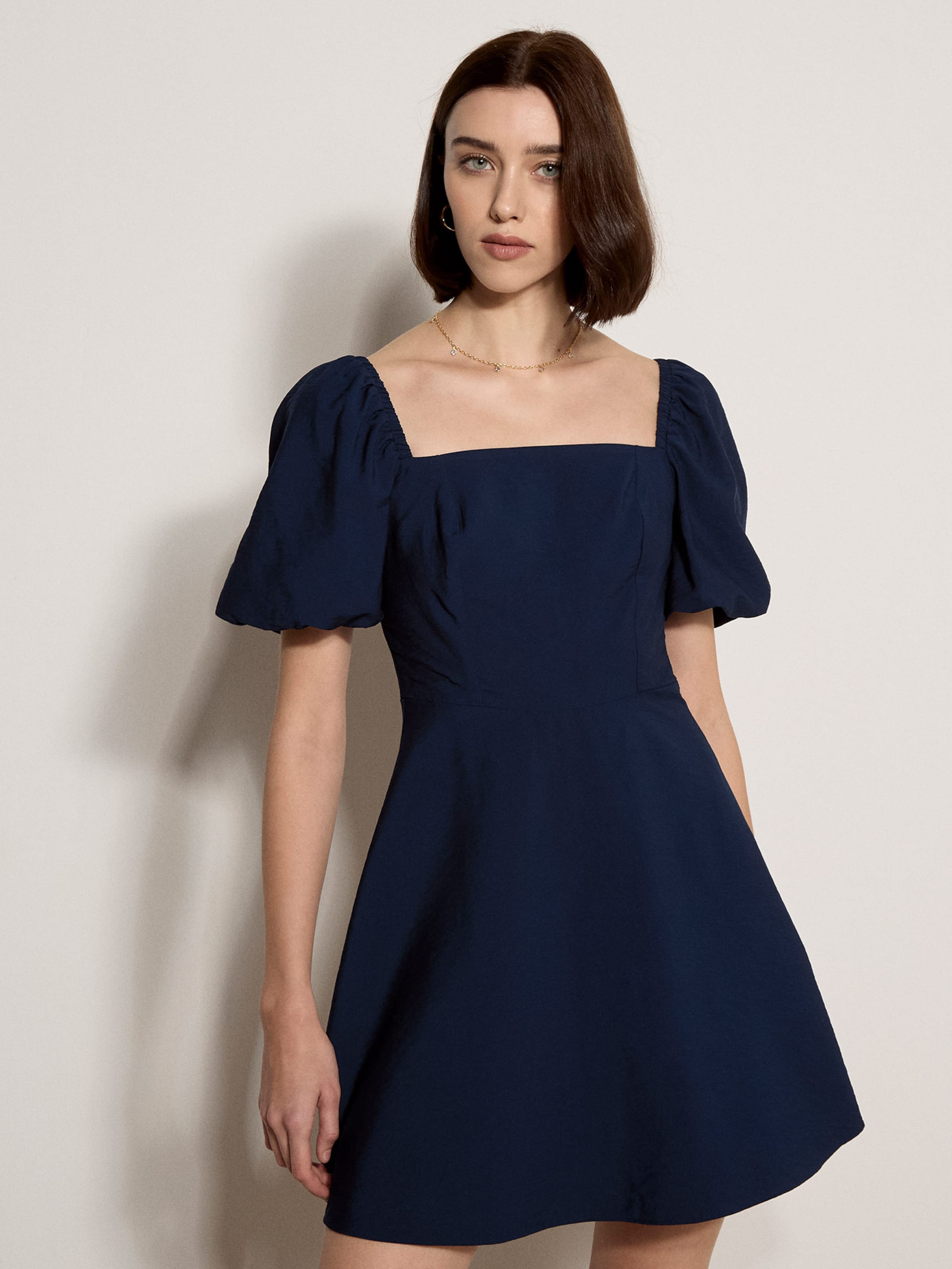 Apricot Платье в цвете Navy
Apricot Платье в цвете Navy