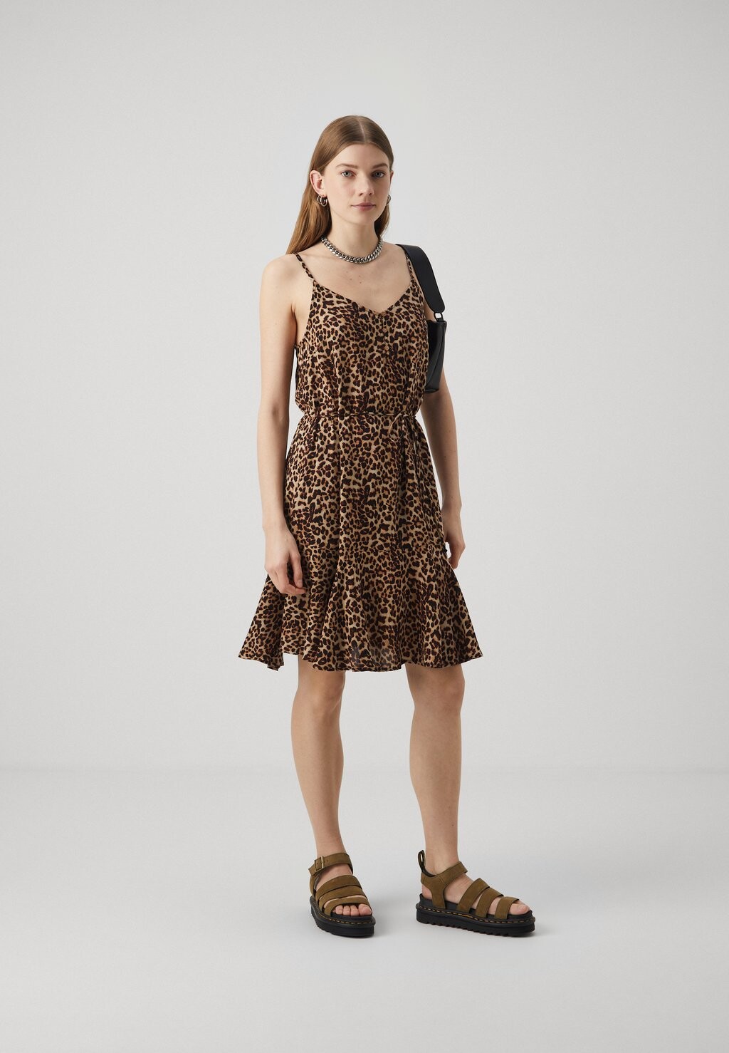 Дневное платье Slip Button Pieces, разноцветное
Дневное платье Slip Button Pieces, разноцветное