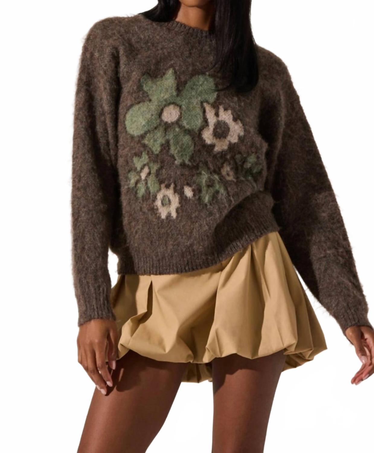 Коннетта свитер с круглым вырезом в коричнево-зеленом цветочном принте ASTR
Коннетта свитер с круглым вырезом в коричнево-зеленом цветочном принте ASTR