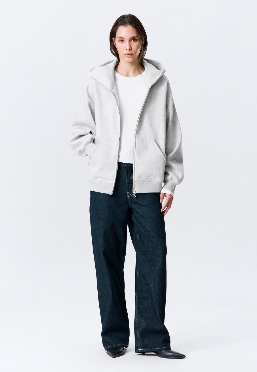 Толстовка Weekday OVERSIZED HEAVYWEIGHT ZIP HOODIE, Grey Melange/Grey
Толстовка Weekday OVERSIZED HEAVYWEIGHT ZIP HOODIE, Grey Melange/Grey