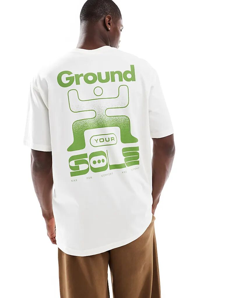 Футболка с графическим принтом Nike белого цвета
Футболка с графическим принтом Nike белого цвета