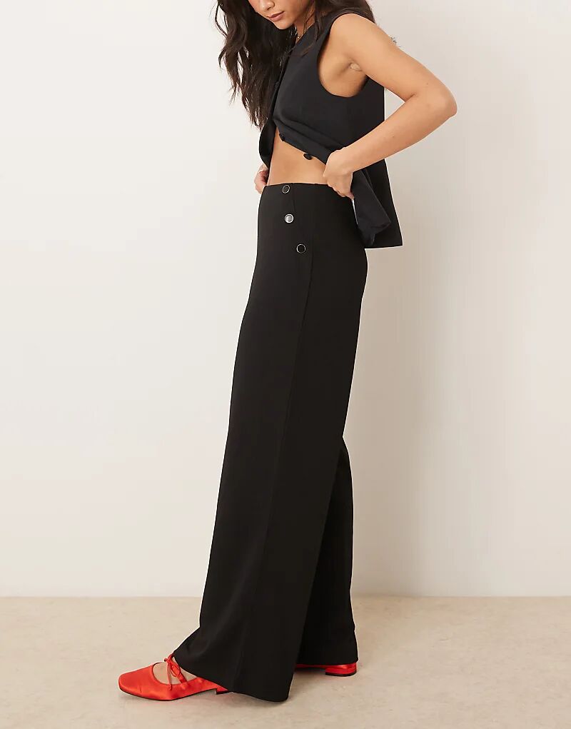 Брюки с боковыми пуговицами черного цвета JDY
Брюки с боковыми пуговицами черного цвета JDY