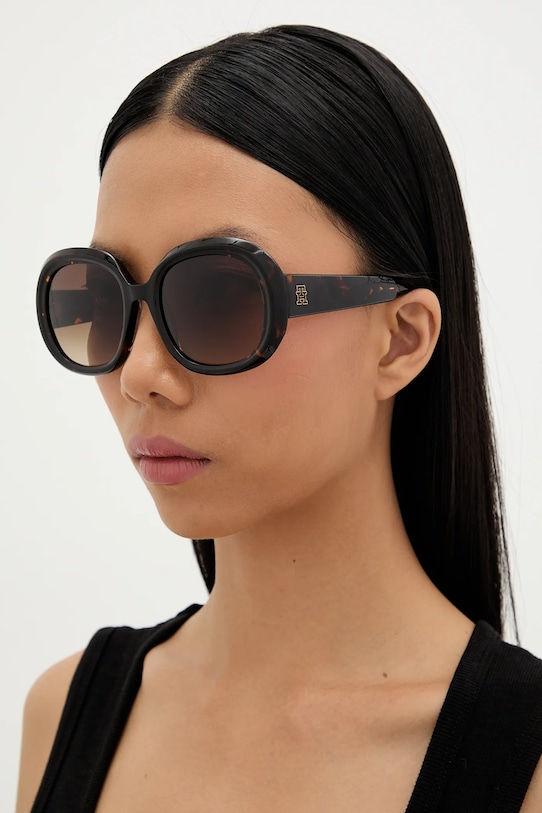 Солнцезащитные очки Tommy Hilfiger, черный
Солнцезащитные очки Tommy Hilfiger, черный