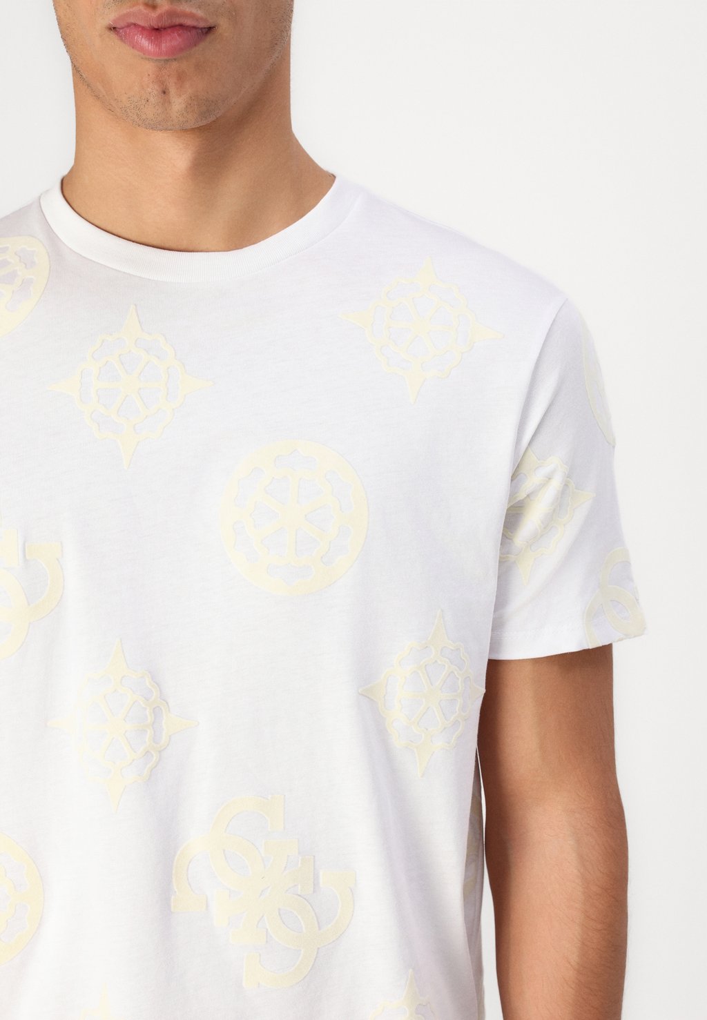 Футболка с принтом PEONY Guess, белый
Футболка с принтом PEONY Guess, белый