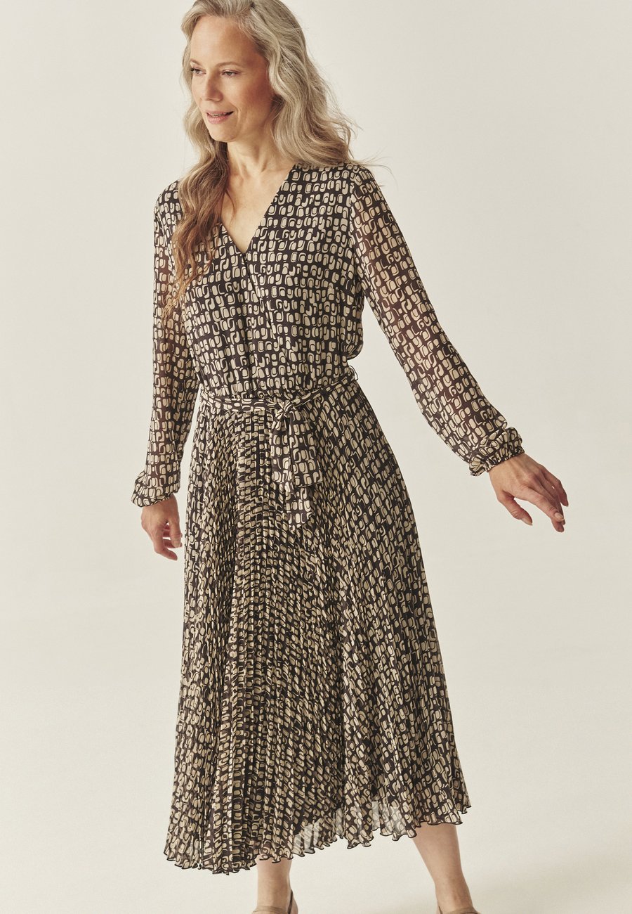 Платье TATUUM IDA, Dark Chocolate/Dark Brown
Платье TATUUM IDA, Dark Chocolate/Dark Brown