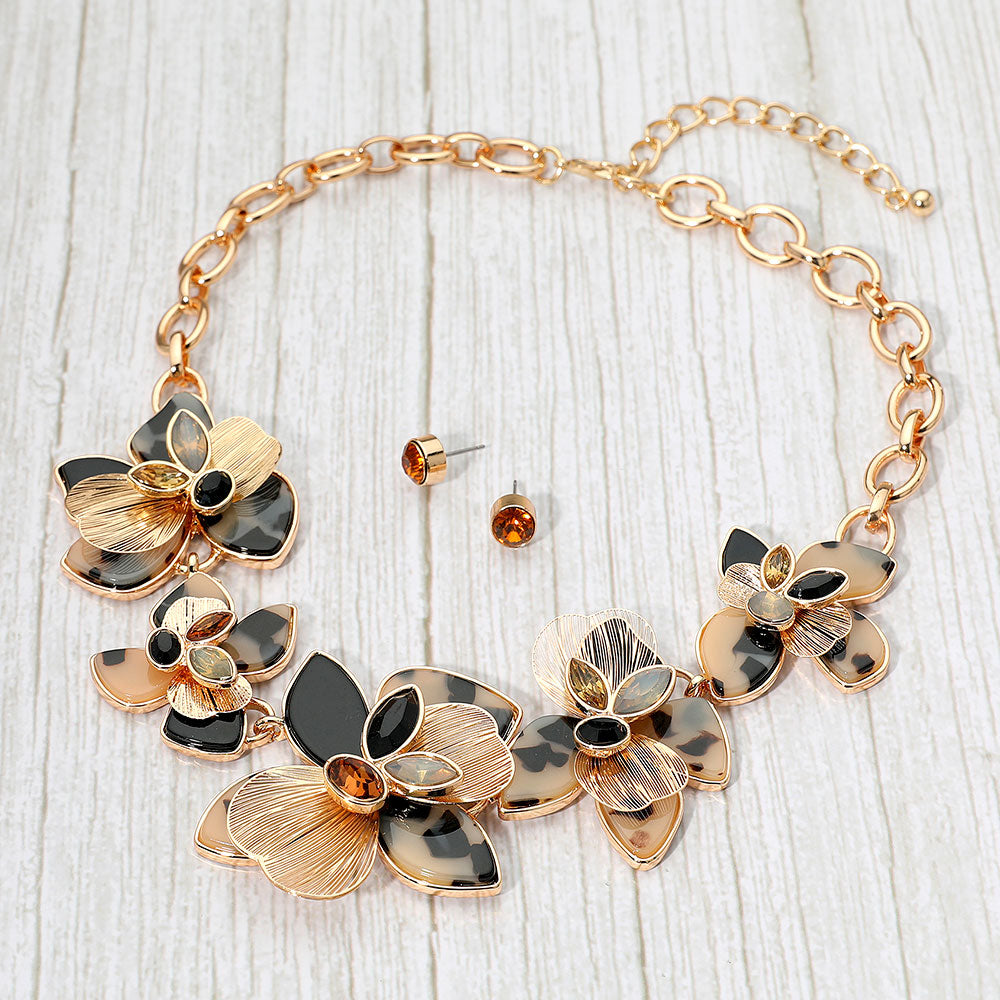 Ожерелье с цветочным мотивом из металла и смолы с акцентом на камень - черный, золотой, нейтральный Fashnzfab, черный/золотой/нейтральный
Ожерелье с цветочным мотивом из металла и смолы с акцентом на камень - черный, золотой, нейтральный Fashnzfab, черный/золотой/нейтральный