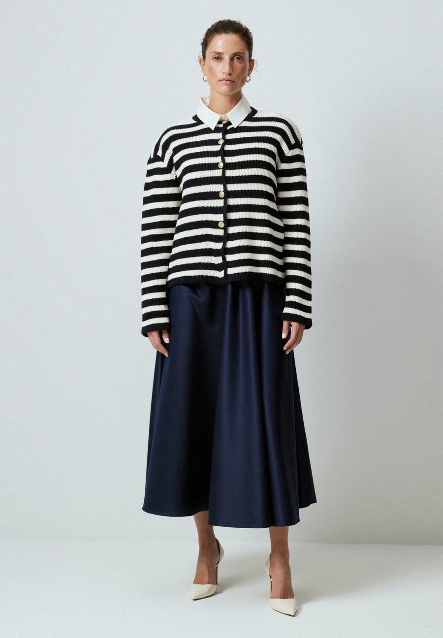 Кардиган Touché Privé STRIPED, Navy Blue/Dark Blue
Кардиган Touché Privé STRIPED, Navy Blue/Dark Blue