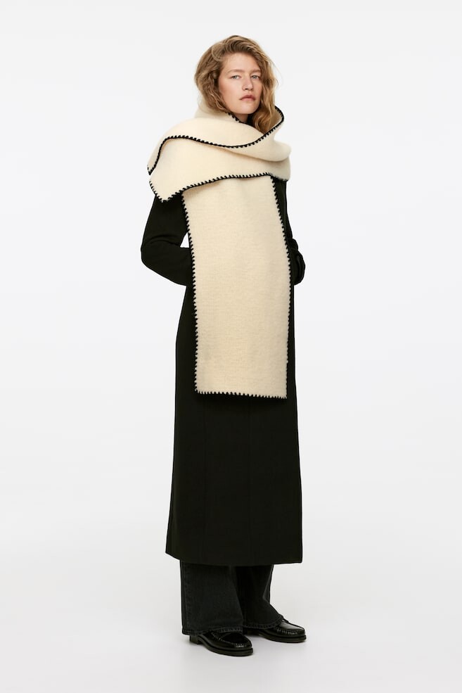 Шарф с гирляндой Arket, бежевый
Шарф с гирляндой Arket, бежевый