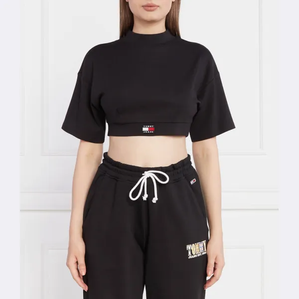 Укороченная футболка Tjw sp crp xs со значком с воротником-стойкой Tommy Hilfiger, черный 
Укороченная футболка Tjw sp crp xs со значком с воротником-стойкой Tommy Hilfiger, черный