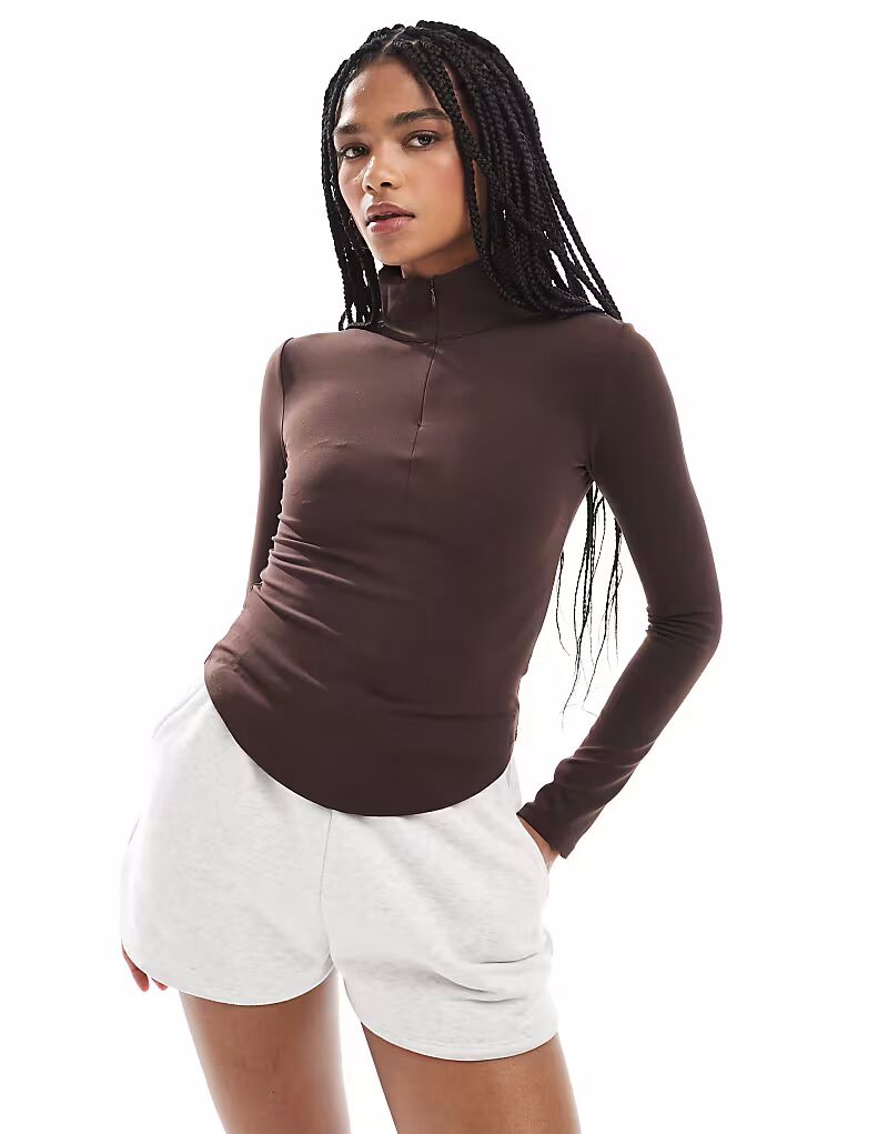 Спортивная куртка Agon на молнии в цвете эспрессо
Спортивная куртка Agon на молнии в цвете эспрессо