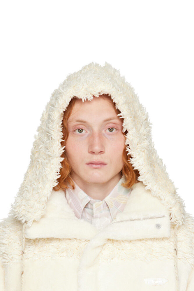 Капюшон из бежевого искусственного меха young n sang 
Капюшон из бежевого искусственного меха young n sang