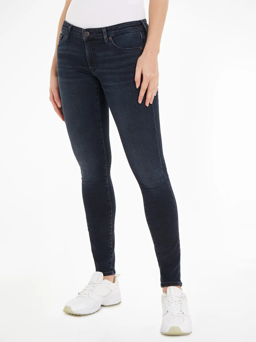 Джинсы скинни Tommy Jeans с изящными аппликациями в виде этикеток, цвет Dark Denim2
Джинсы скинни Tommy Jeans с изящными аппликациями в виде этикеток, цвет Dark Denim2