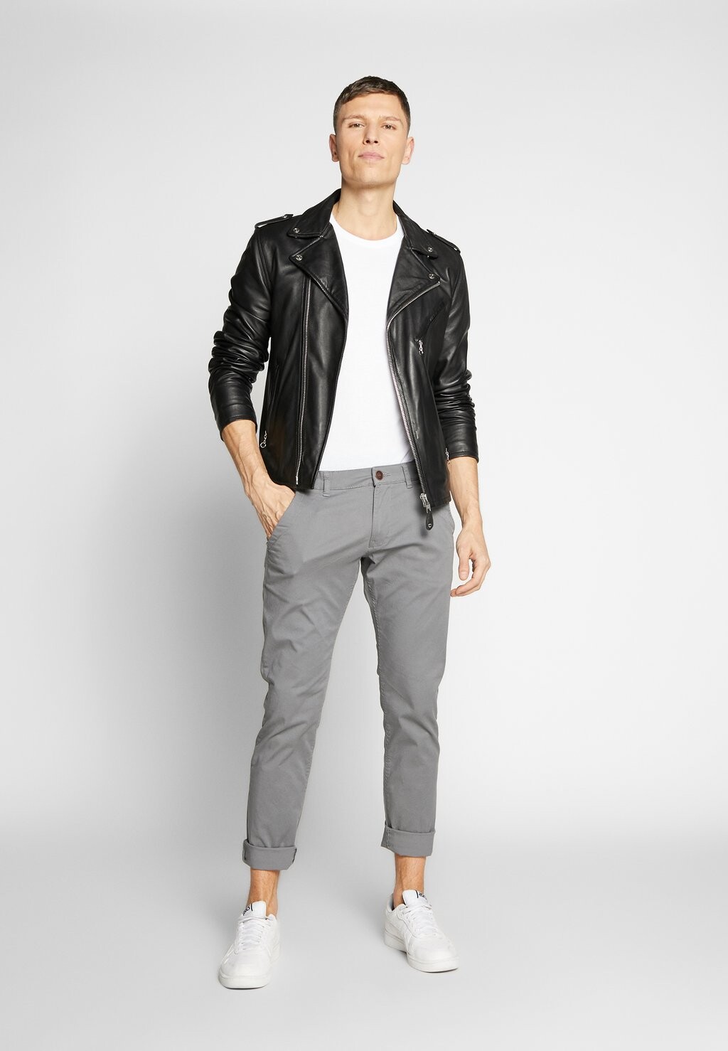 Базовая футболка НАБОР 3 Pier One, крапчатый бордо/белый/синий
Базовая футболка НАБОР 3 Pier One, крапчатый бордо/белый/синий