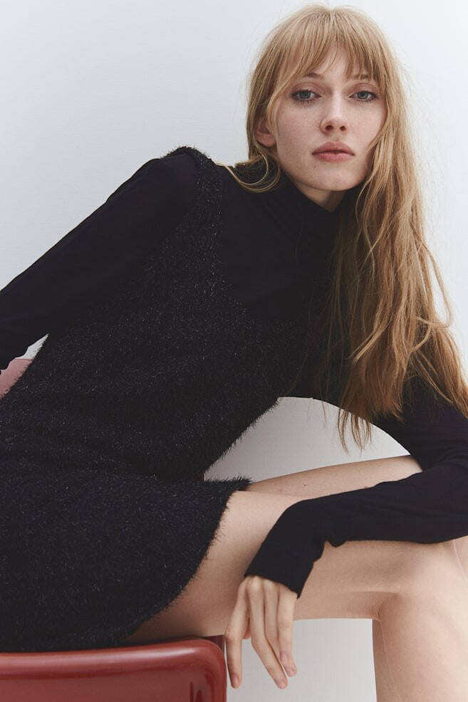 Блестящее мини платье H&M, черный
Блестящее мини платье H&M, черный